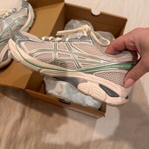 ASICS Women's Smoke Grey/Peppermint